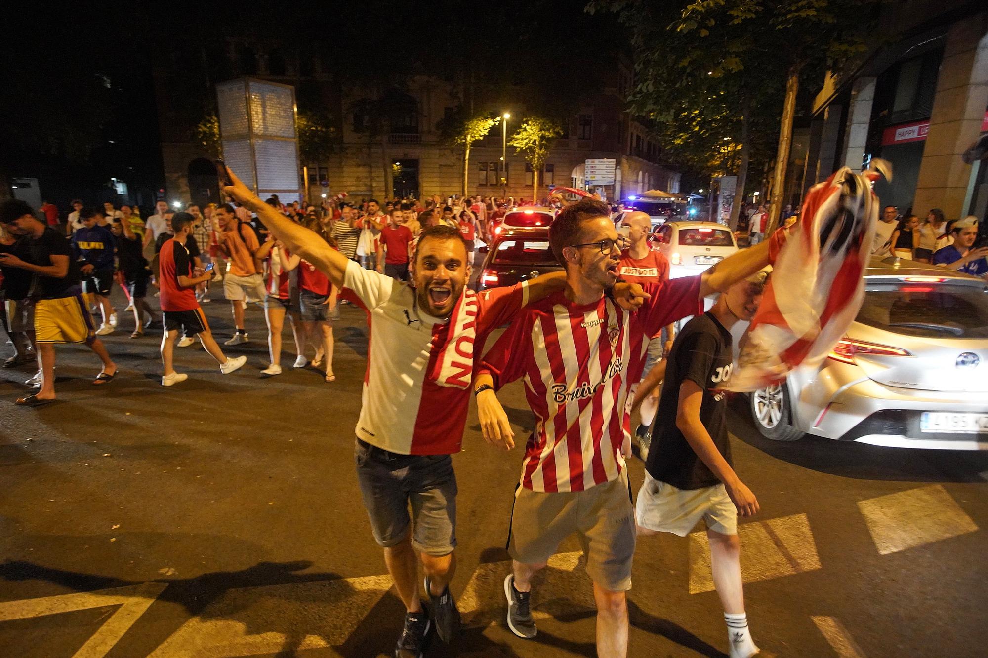 La ciutat surt al carrer a celebrar l'ascens del Girona a Primera