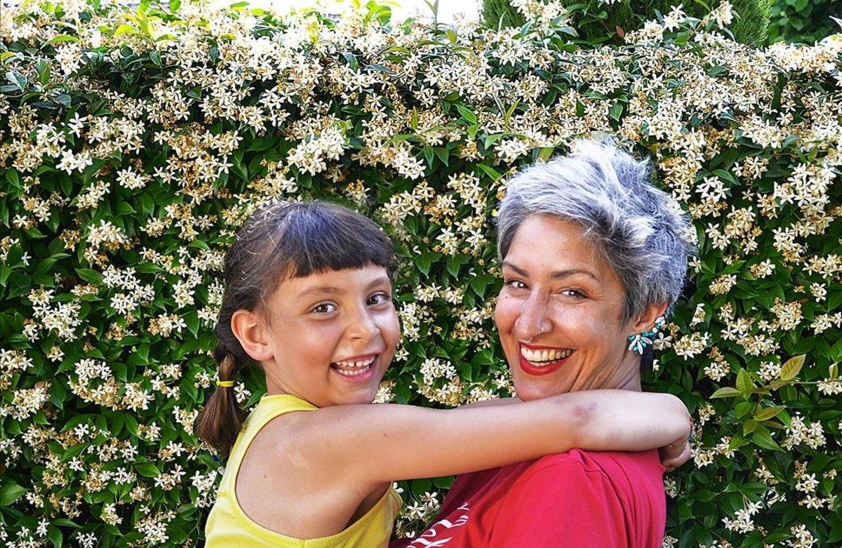 Silvia Lana, con su hija Lola Pecorella.