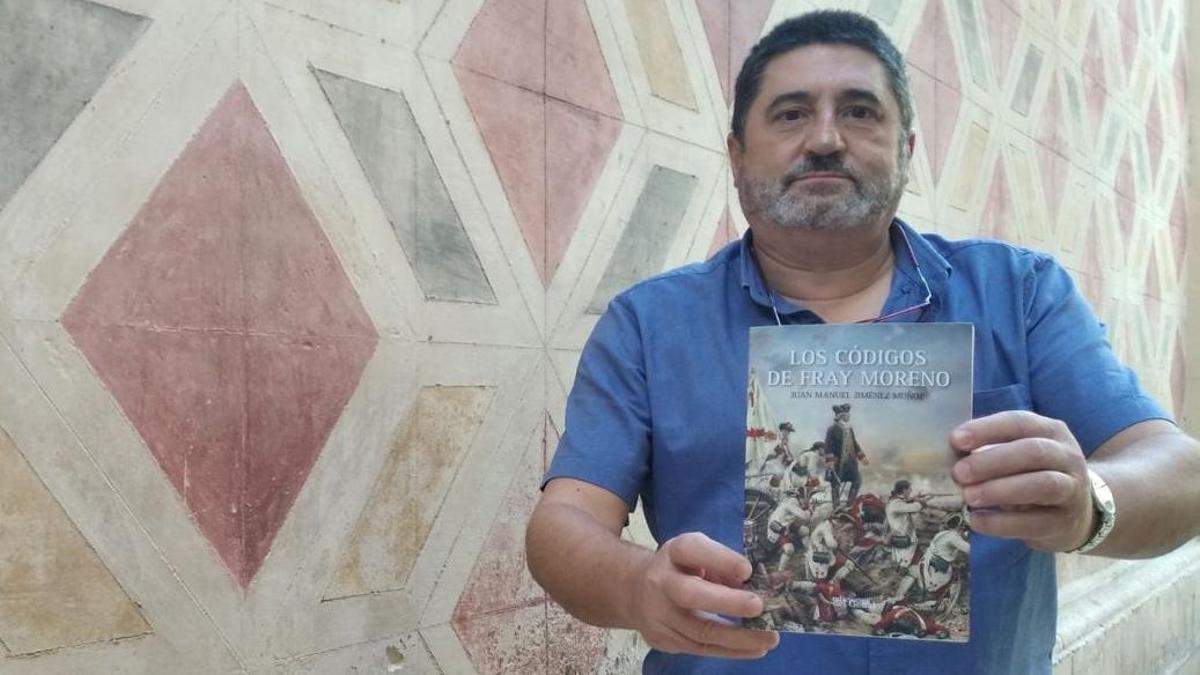 Juan Manuel Jiménez, con su nueva novela, que publica Ediciones del Genal.