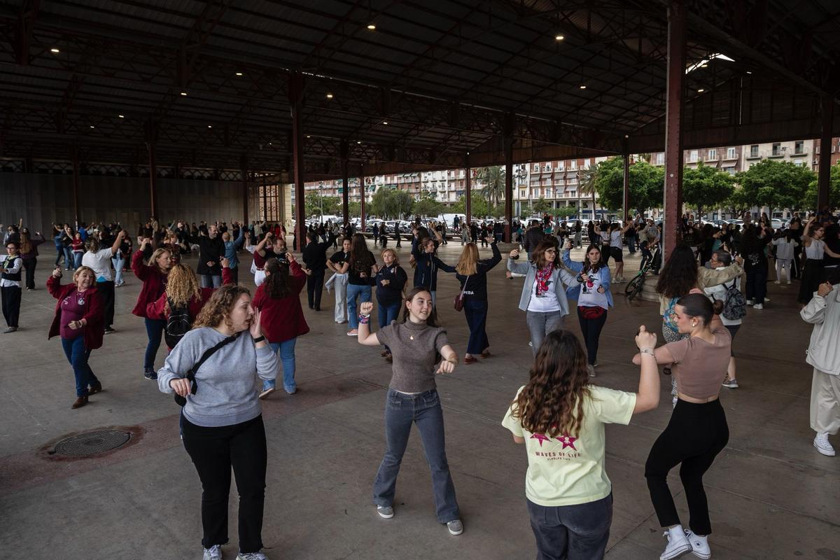 Ensayo general de la "Dansà de les Falles" 2026 (adultos)