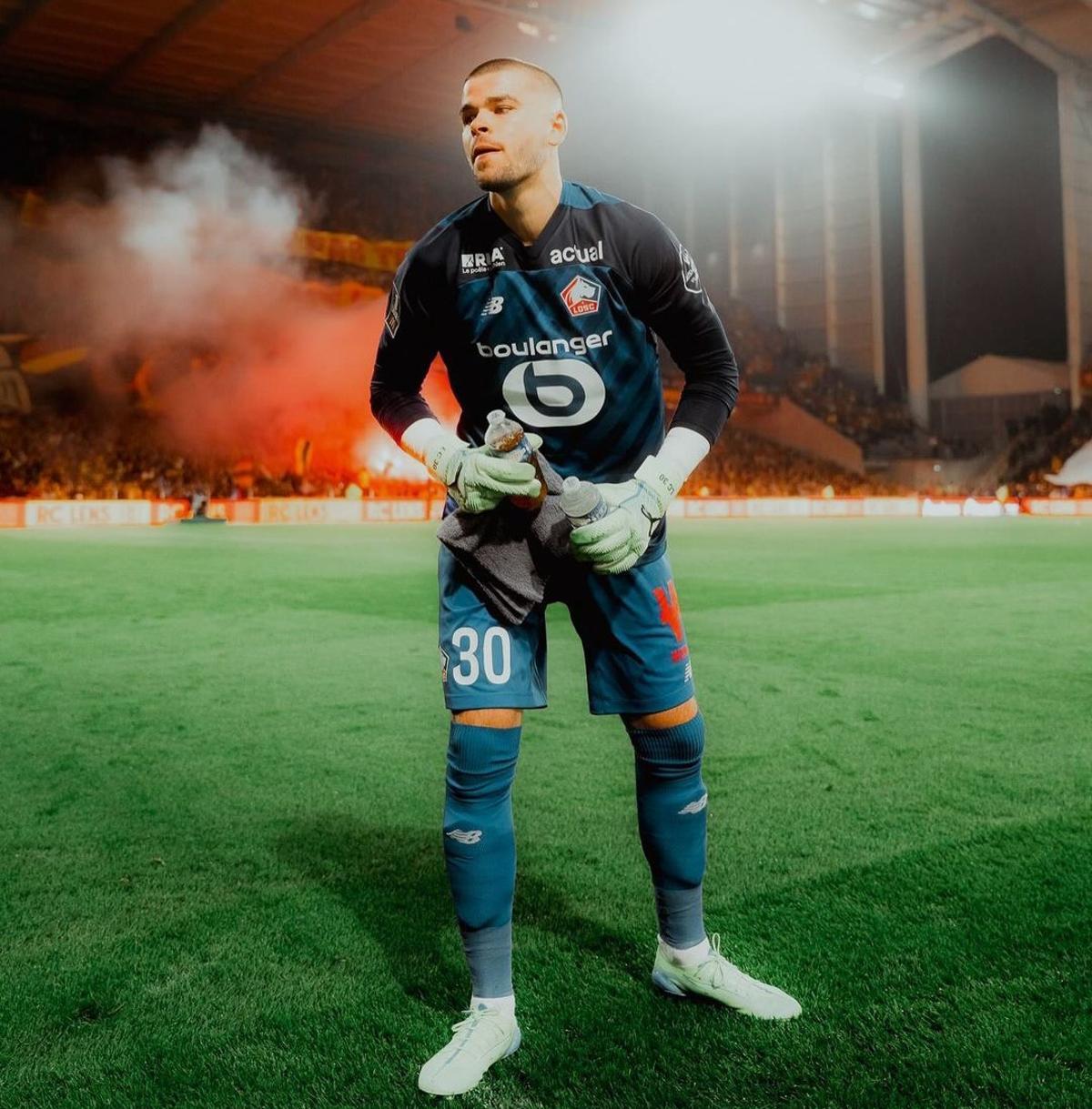 Lucas Chevalier en el encuentro frente al Lens.