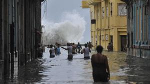 Una de las calles de La Habana inundada tras el paso del huracán Irma.