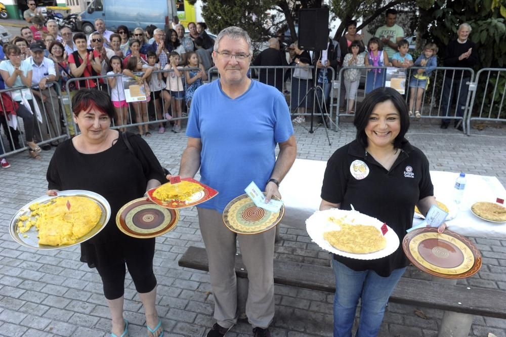 Concurso de tortilla en la fiesta de O Castrillón