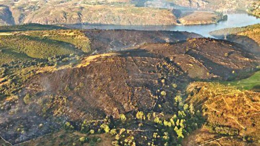 Vista panorámica de las 58 hectáreas calcinadas en el Parque Natural de Arribes