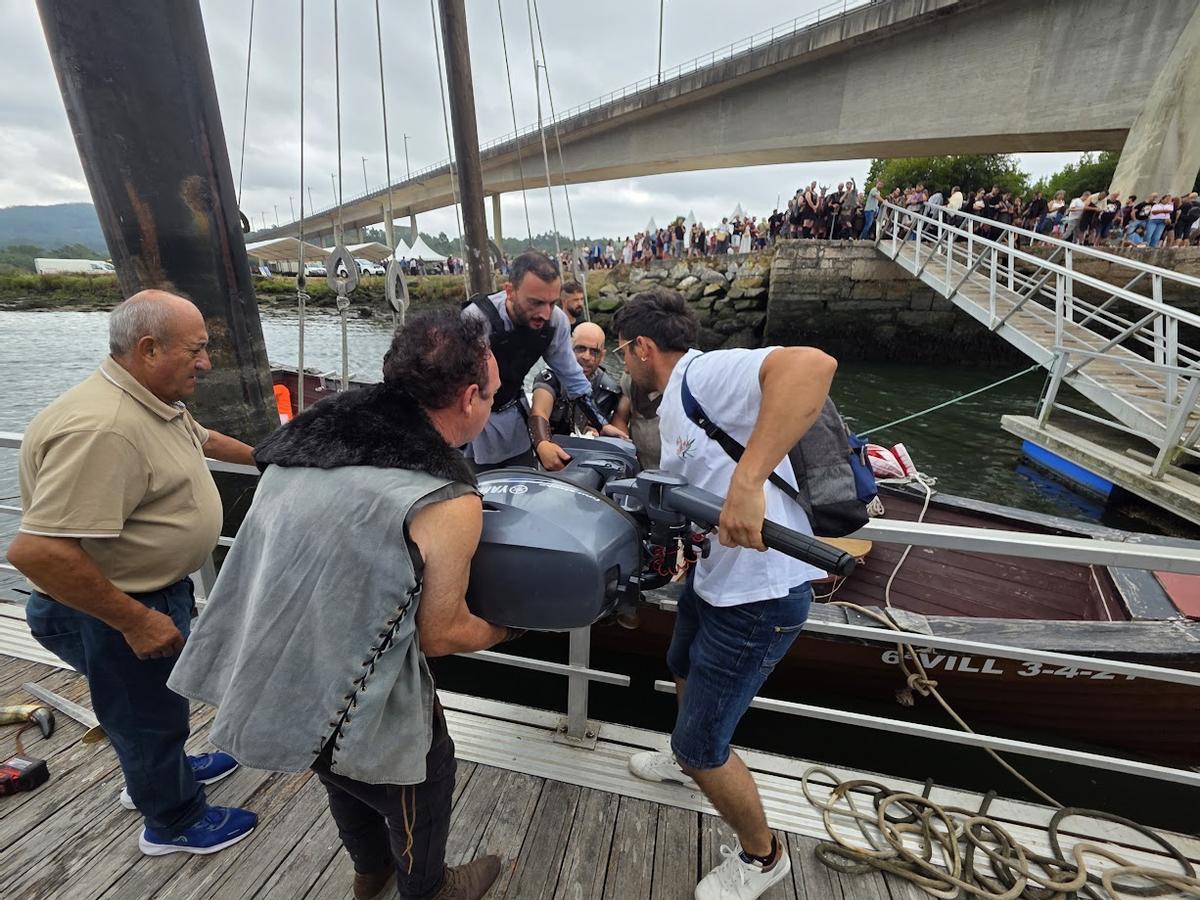 El motor de uno de los barcos se averió en el último momento.