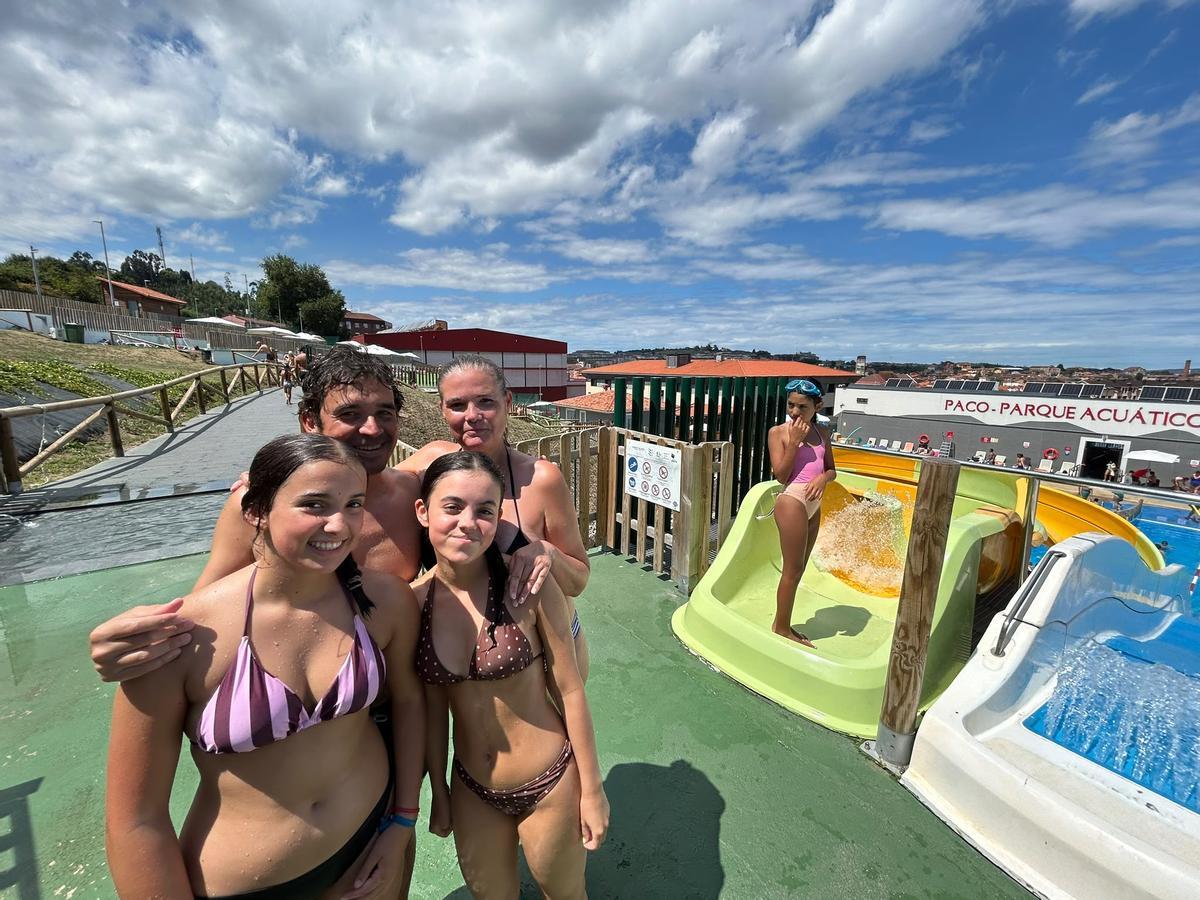 EN IMÁGENES: Asturianos y turistas disfrutan de una jornada en el parque acuático de Corvera EN IMÁGENES: Asturianos y turistas disfrutan de una jornada en el parque acuático de Corvera