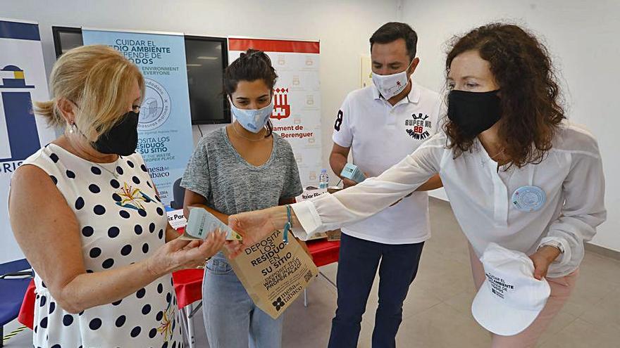 Acción en Canet contra los residuos en la playa - Levante-EMV - Vimarsana News