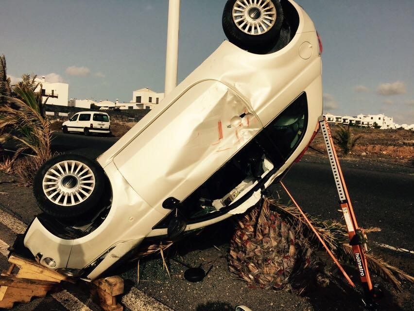 Vuelco de un vehículo en Lanzarote