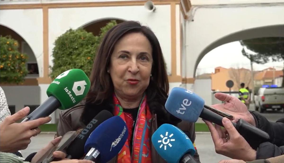 Margarita Robles, este lunes en la base aérea de Armilla (Granada)
