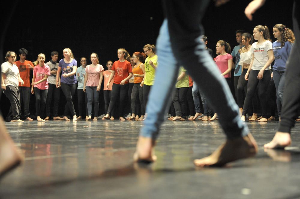 350 alumnes d''ESO ballen al Fem Dansa!