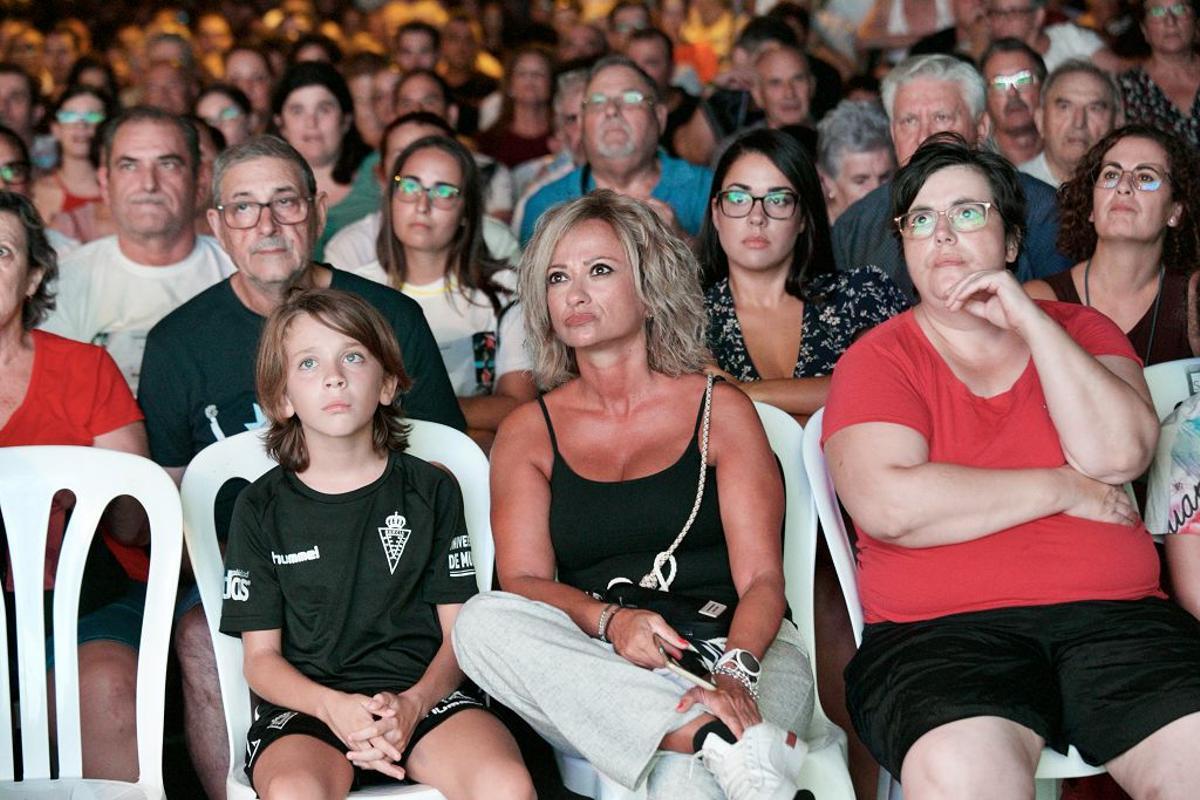 Los vecinos de El Palmar sigue a Alcaraz a través de una pantalla gigante