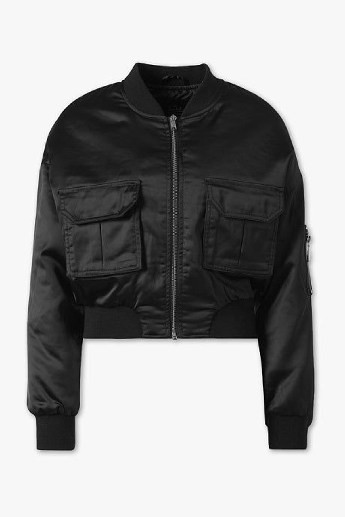 Cazadora bomber negra (Precio: 29,90 euros)