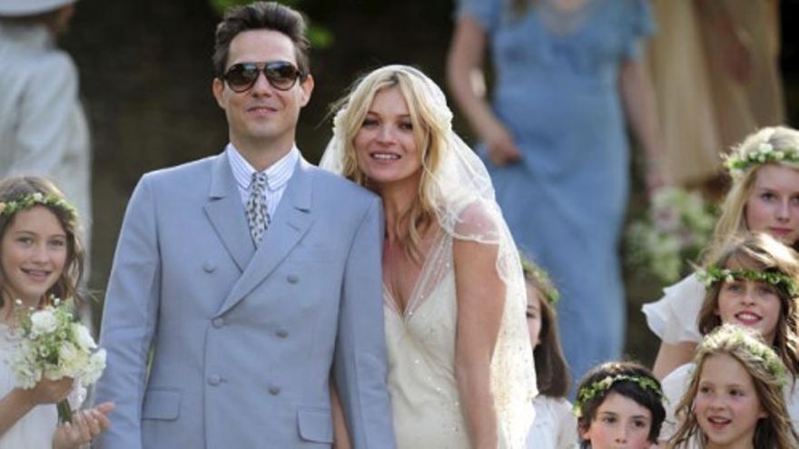 Kate Moss se casa con el músico Jamie Hince