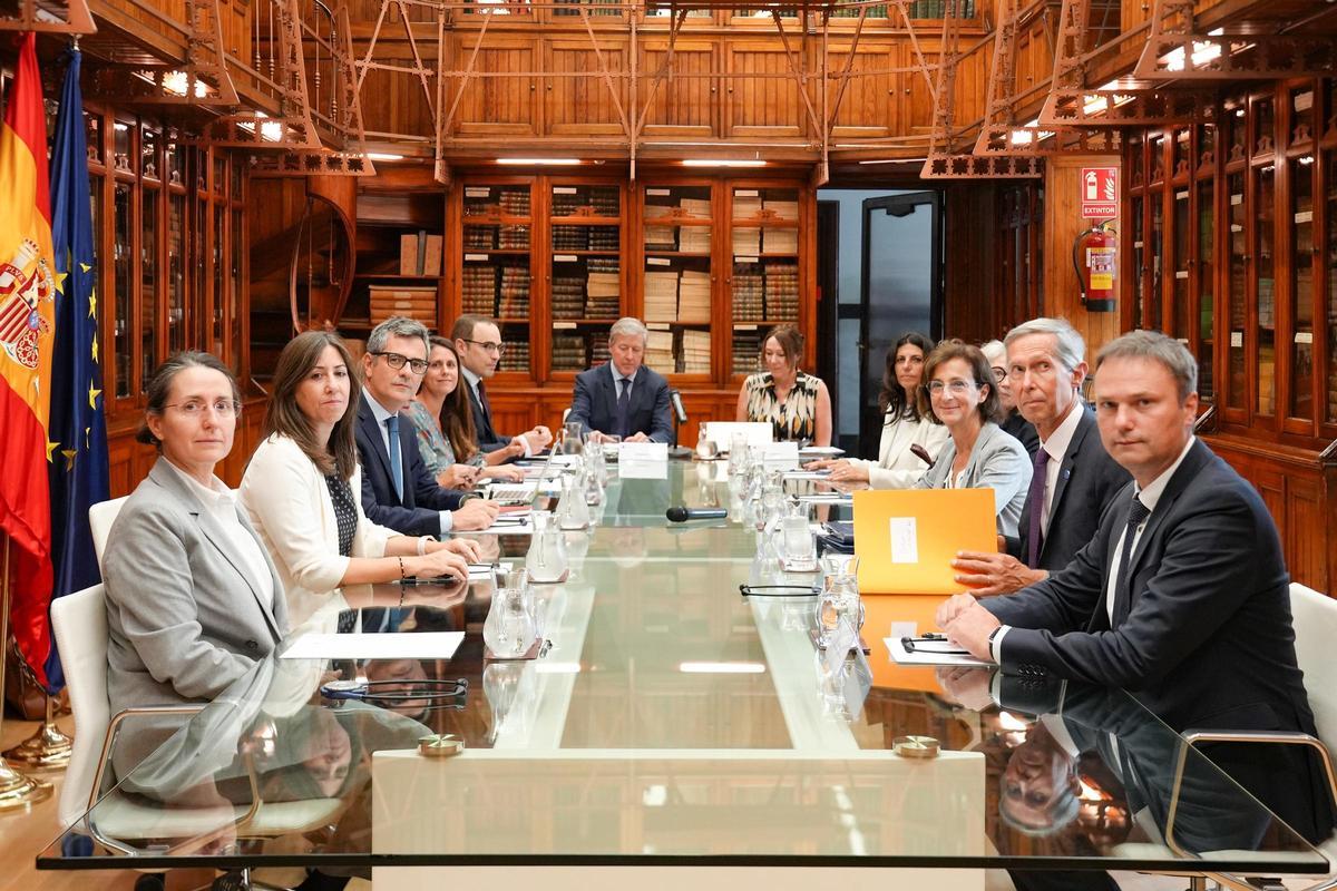 El ministro de la Presidencia, Justicia y Relaciones con las Cortes, Félix Bolaños, durante una reunión con la Comisión de Venecia, a 15 de septiembre de 2025, en Madrid (España).