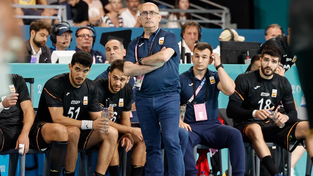 El entrenador de España Jordi Ribera durante el partido de balonmano masculino del grupo A de los Juegos Olímpicos de París 2024