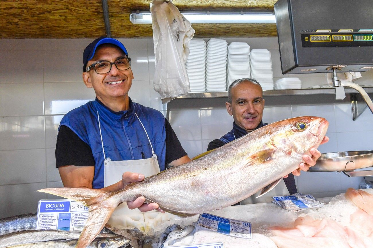 Compras para la cena de Navidad en el Mercado Municipal de Telde