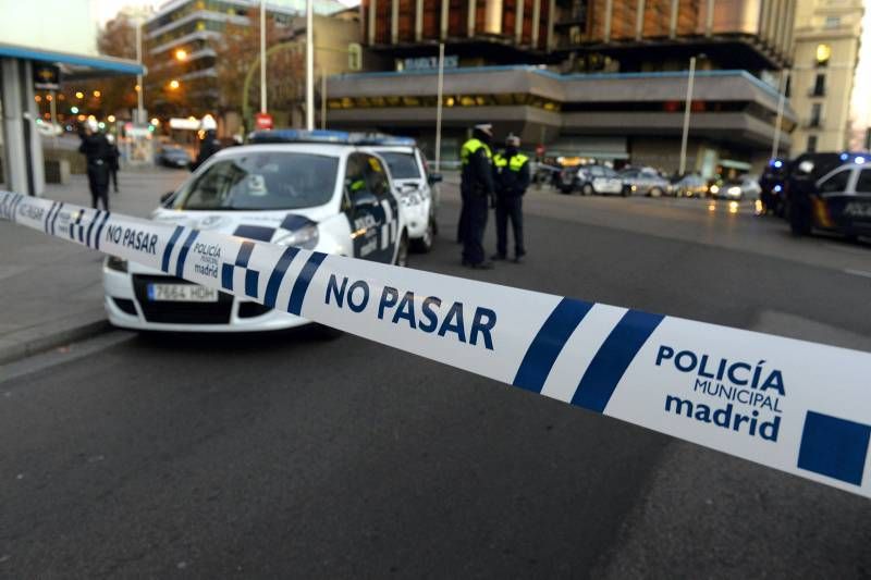 Un turolense estrella su coche contra la sede del PP en Madrid