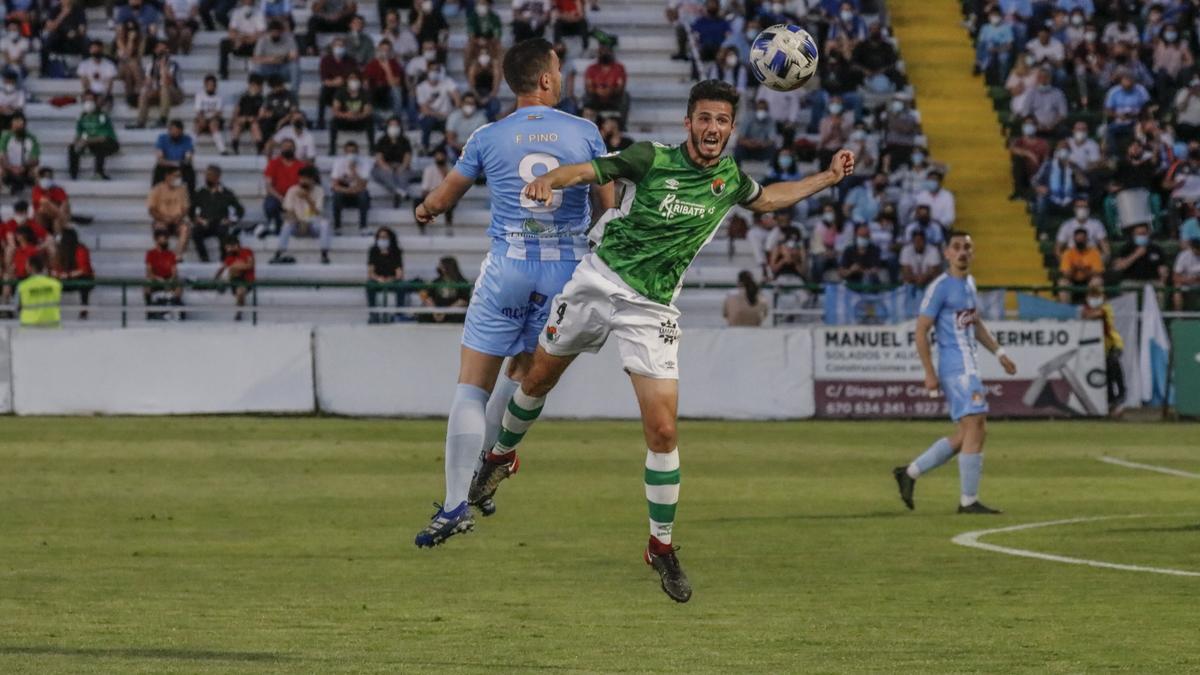 Fernando Pino y Rubén Sánchez durante el último Cacereño-Coria.