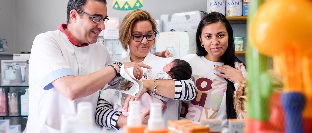 Así es el bebé que nació en una farmacia de Escaleritas