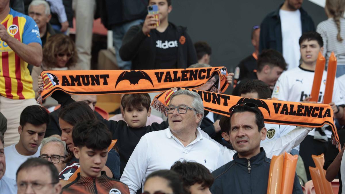 Afición en el estadio de Mestalla