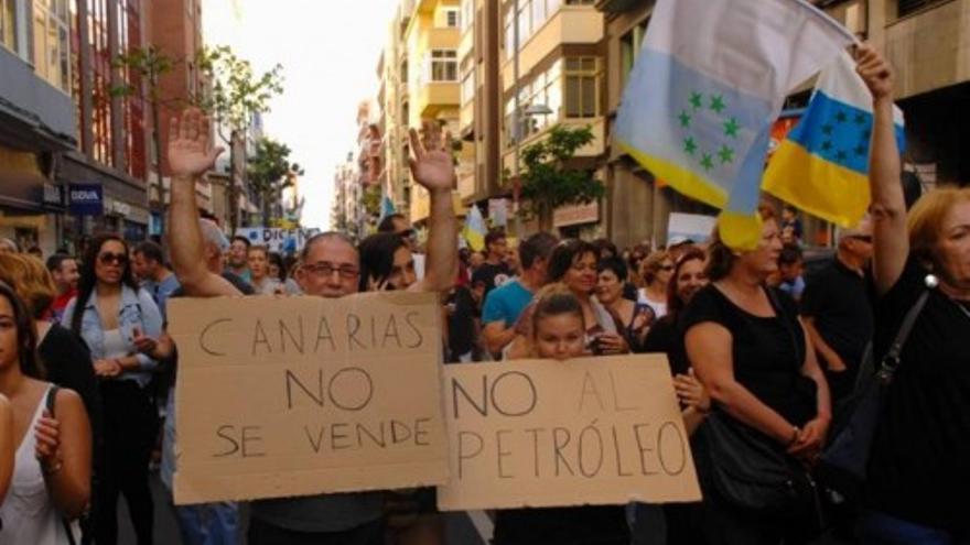 Manifestación contra los sondeos petrolíferos en Gran Canaria, junio de 2014