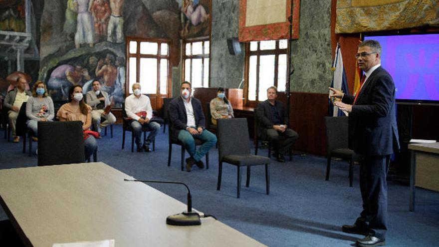 Un momento del encuentro del consejero con las asociaciones.