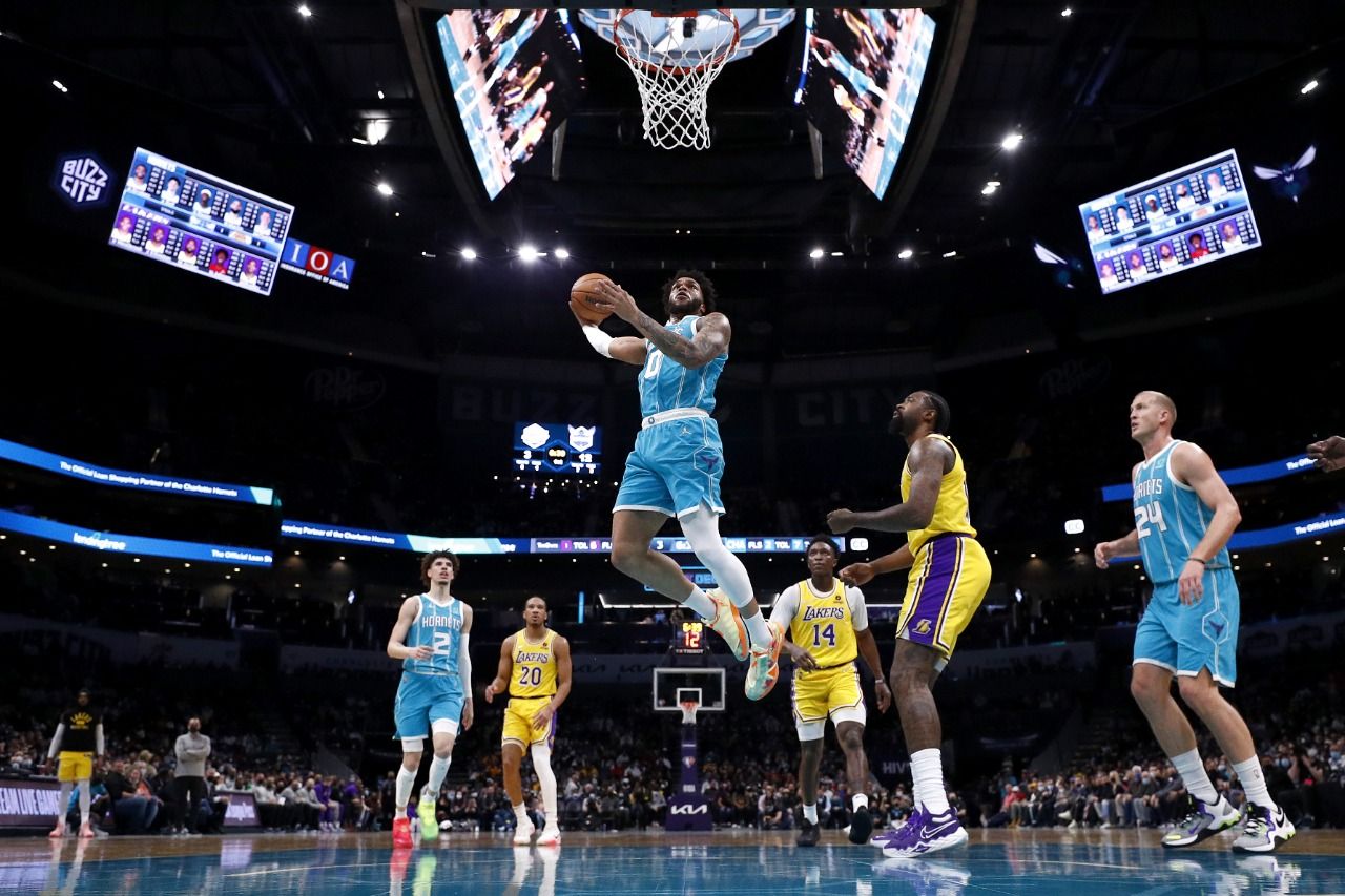 Un instante del Hornets - Lakers.