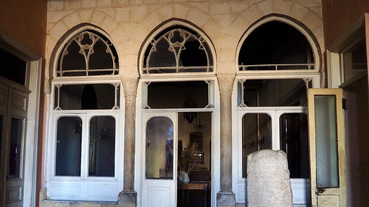Destrucción en el hotel libanés Palmira, que por primera vez ha cerrado sus puertas.