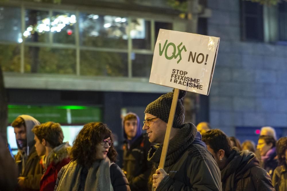 Els CDR es manifesten contra la convocatòria en defensa de la Constitució