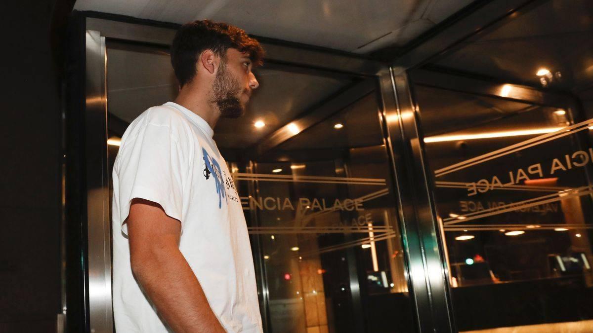 Nico González abandona la Ciutat Esportiva para aclarar su futuro