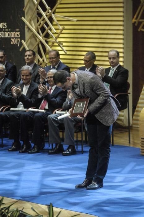 ENTREGA DE HONORES Y DISTINCIONES DEL CABILDO DE ...