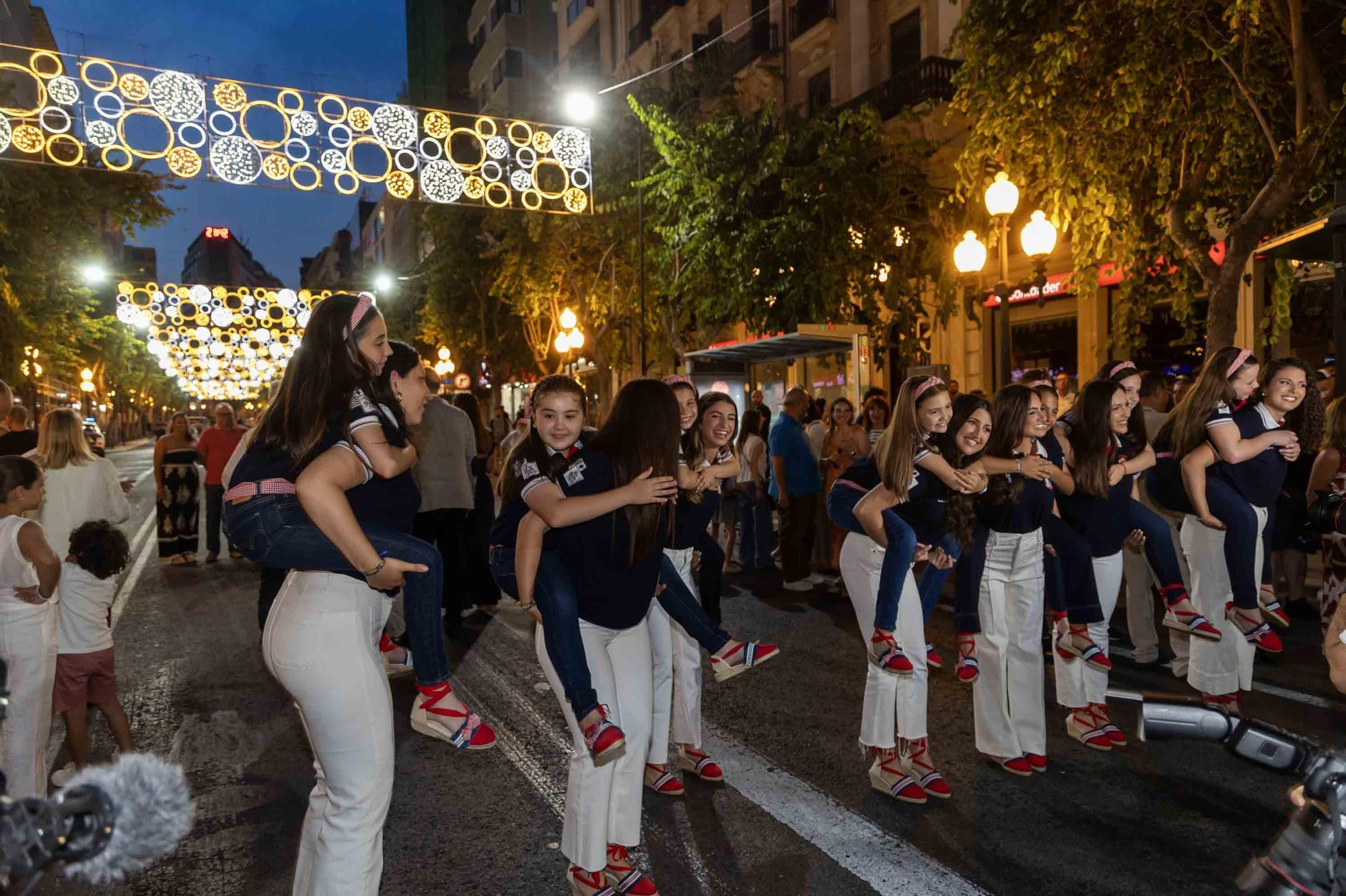 Alicante enciende las Hogueras 2025