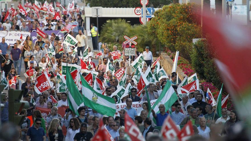 Un momento de la marcha &#039;El tren de la comarca&#039; que representantes sindicales y de diversos partidos políticos, colectivos y sectores han llevado a cabo en Algeciras.