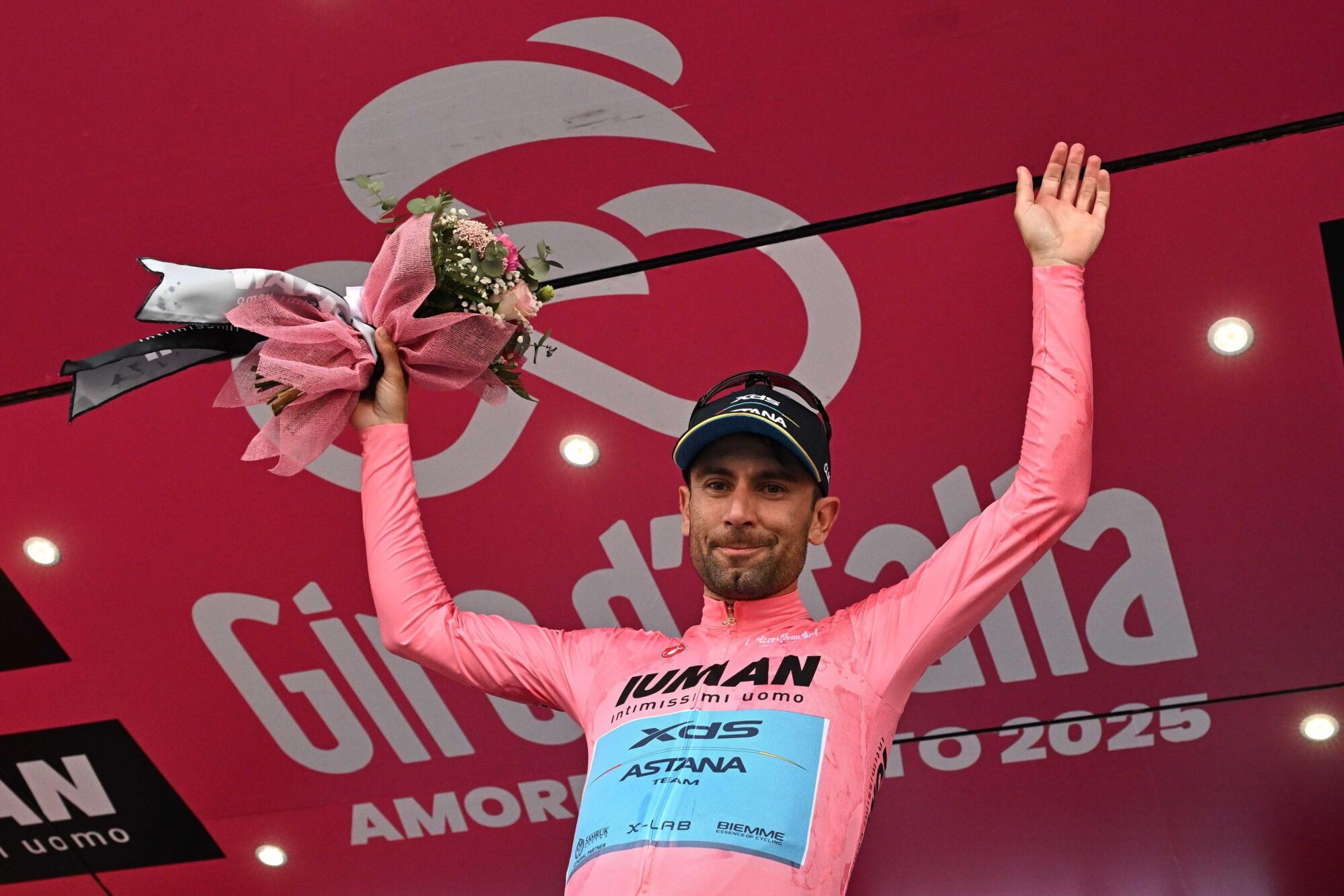 CASTELRAIMONDO (Italy), 17/05/2025.- Italian rider Diego Ulissi of Xds Astana Team wearing the overall leader's pink jersey poses on the podium after the 8th stage of the 108 Giro d'Italia 2025, cycling race over 197 km from Giulianova to Castelraimondo, Italy, 17 May 2025. (Ciclismo, Italia) EFE/EPA/LUCA ZENNARO