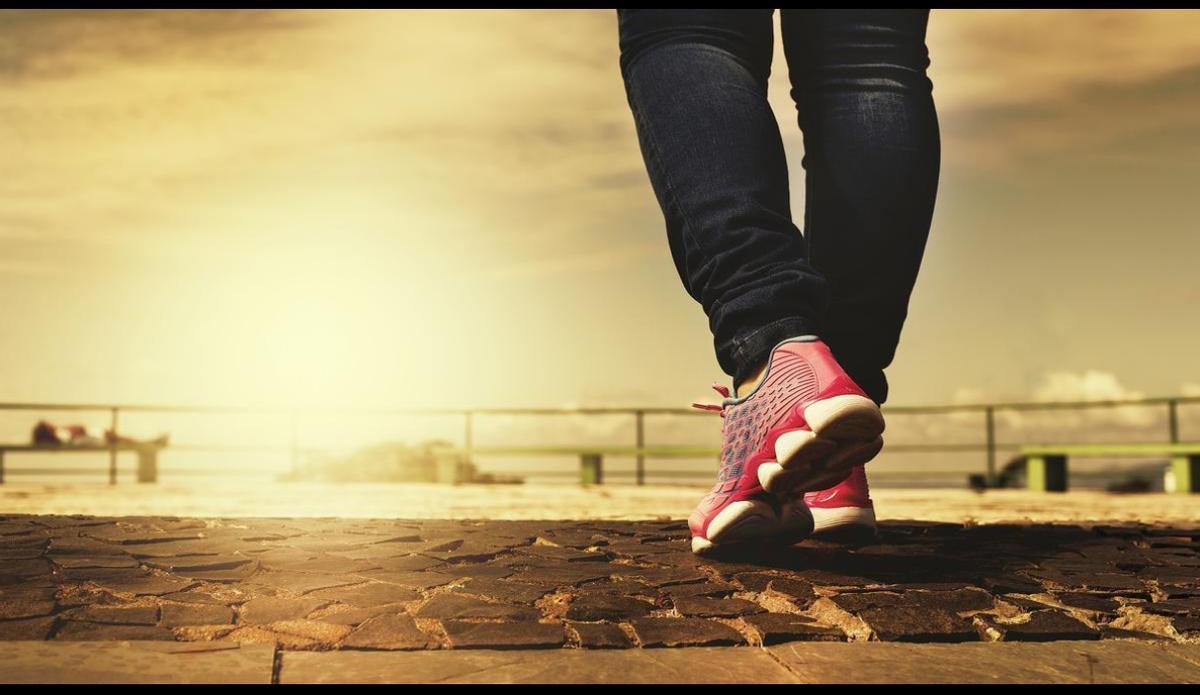 Alcanzar entre 7.000-9.000 pasos al día es un buen objetivo de salud para la mayoría de las personas.