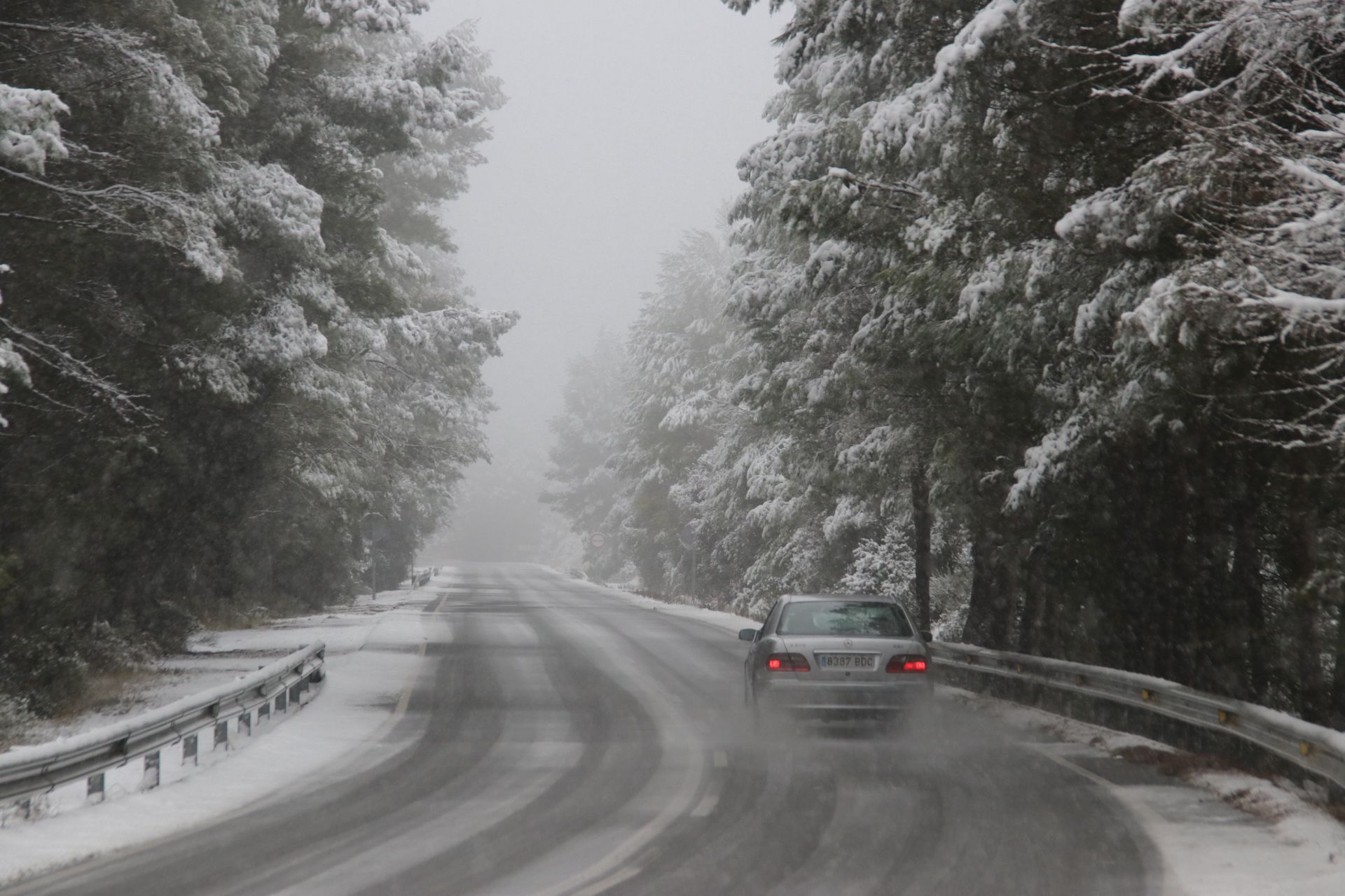 El temporal de nieve en la carretera que va desde Banyeres al Preventorio de Alcoy.