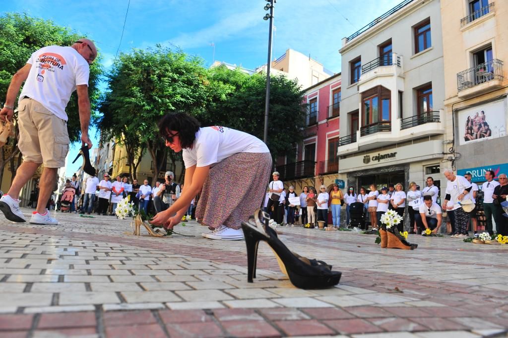 Concentración por los derechos de las personas sin hogar en Elche