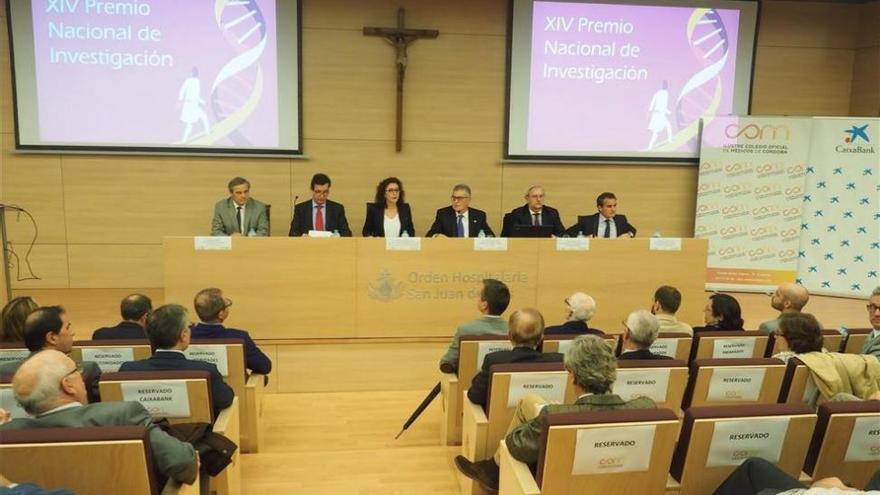 El Colegio de Médicos de Córdoba y CaixaBank premian a la investigación