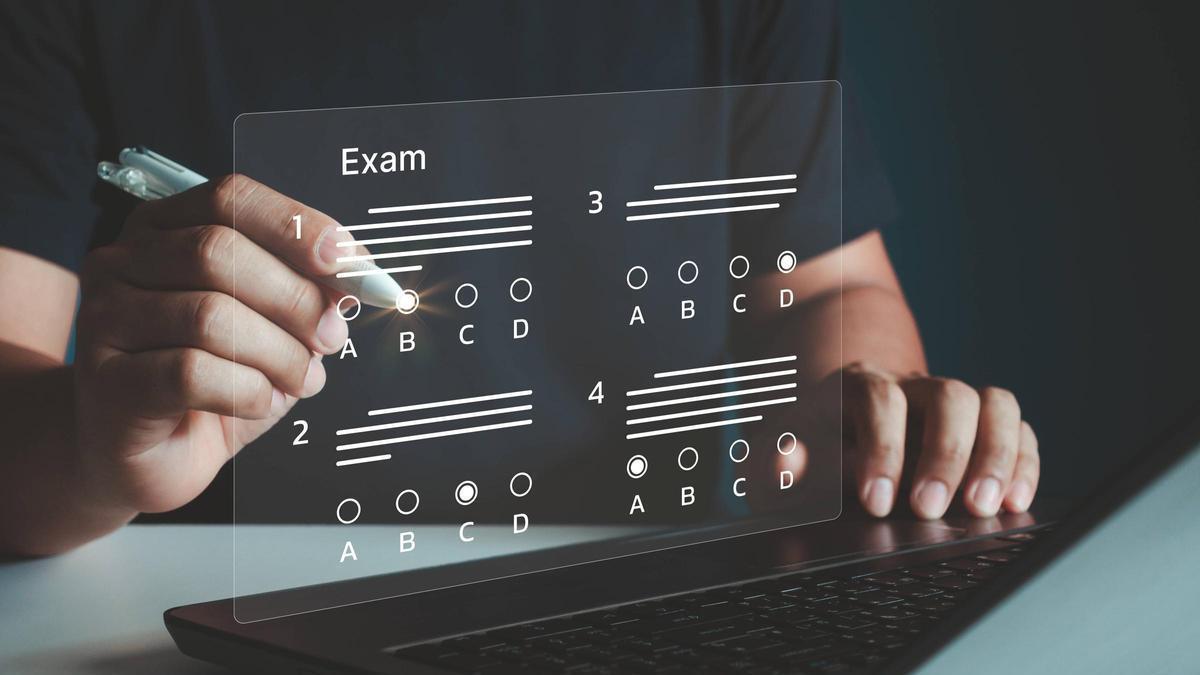 INTELIGENCIA ARTIFICIAL | Cómo responden a la misma pregunta de examen ChatGPT, Gemini y Claude, las tres IA más usadas del mundo