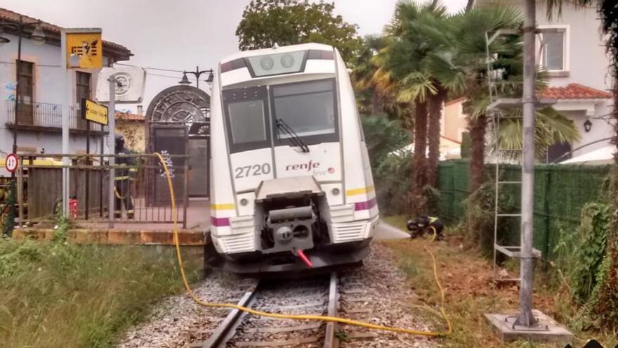 Susto en Llanes al incendiarse el motor de un tren de pasajeros