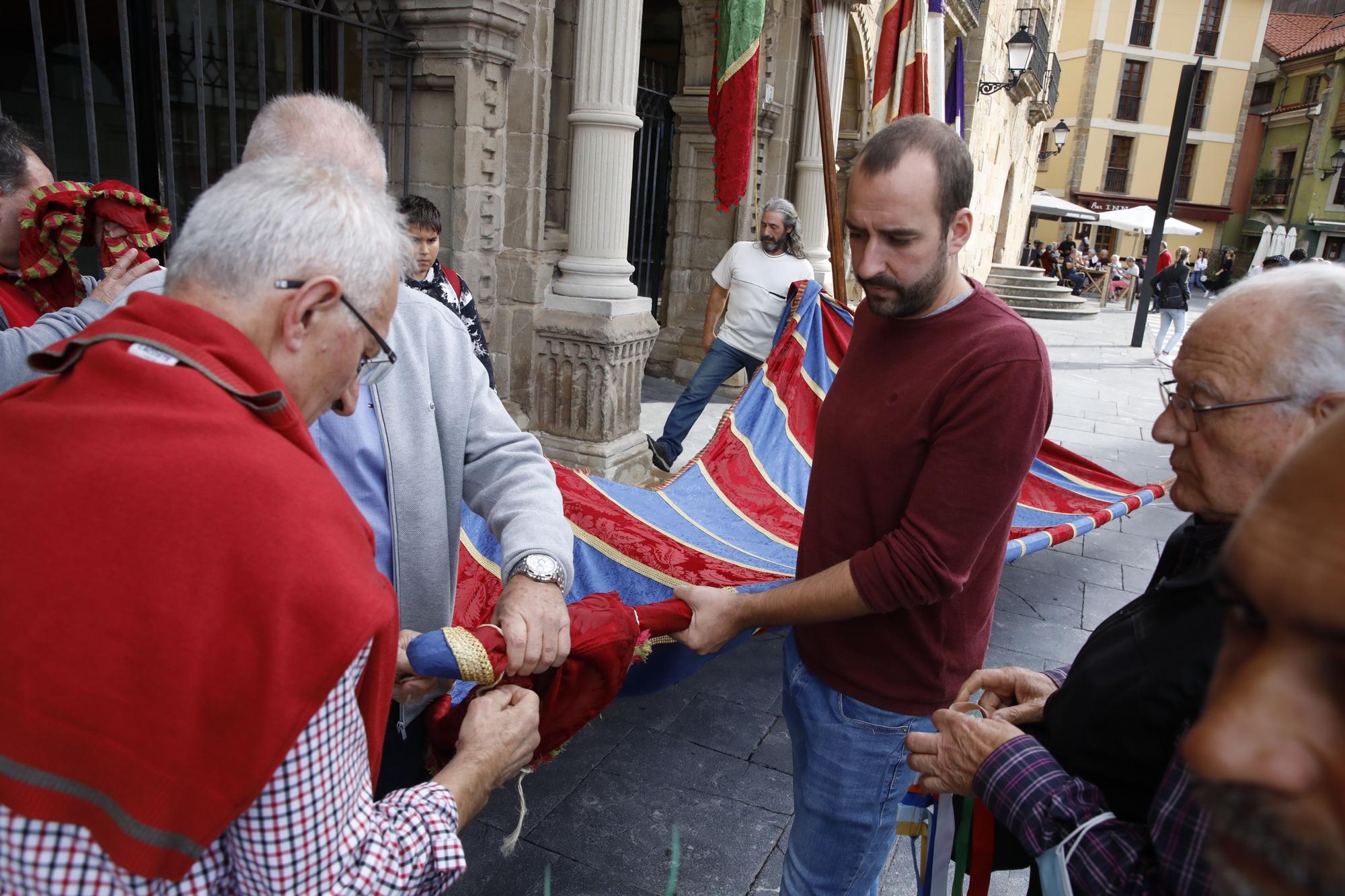 En imágenes: Gijón celebra el Día de León con bailes y el desfile de pendones