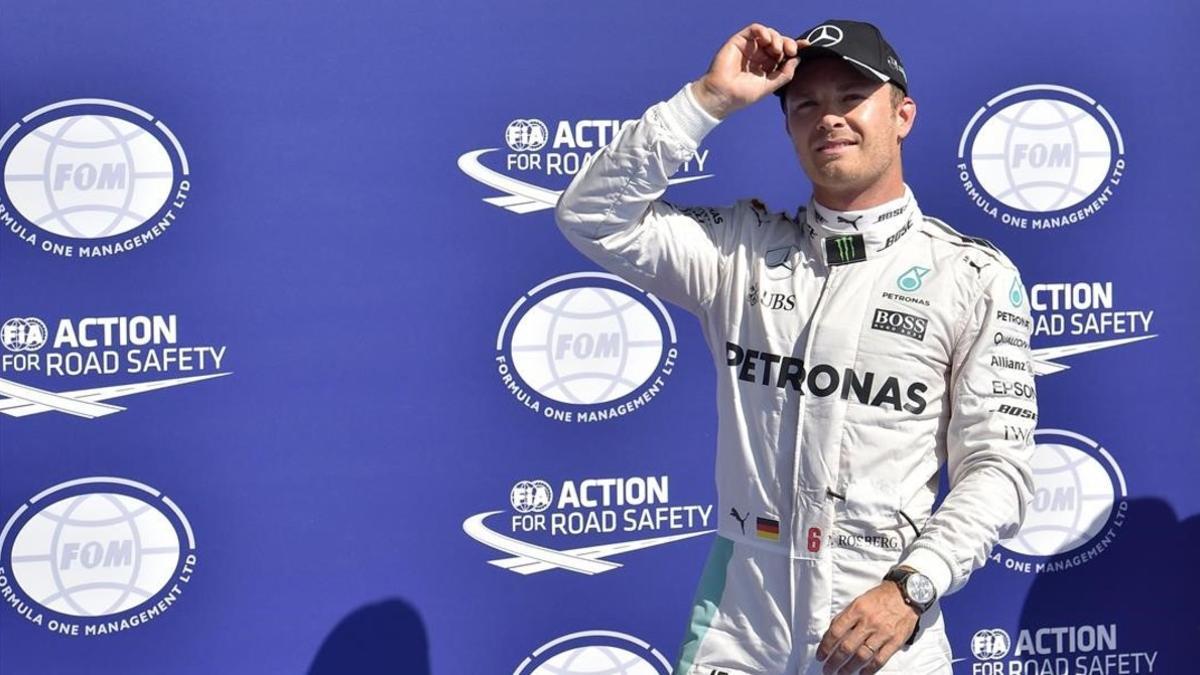 Nico Rosberg celebra la pole en la sesión de calificación del circuito de Spa.