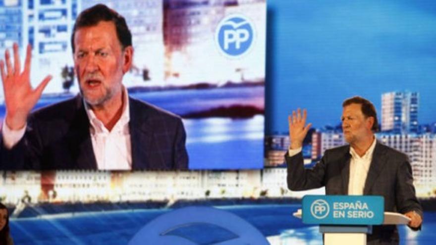 Rajoy bromea con su agresión en el mitin de A Coruña