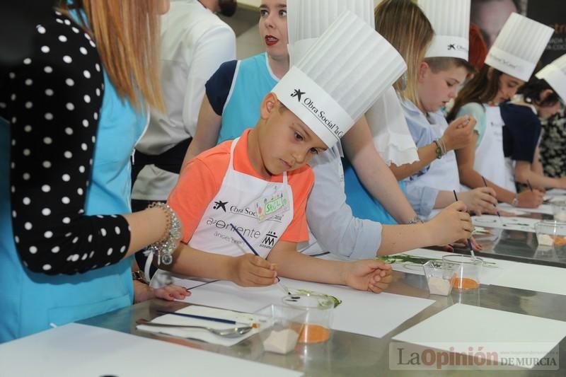 El chef Ángel León imparte en Murcia un taller de cocina para niños con autismo