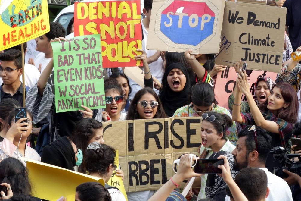 Miles de jóvenes se manifiestan en Nueva York contra el cambio climático.