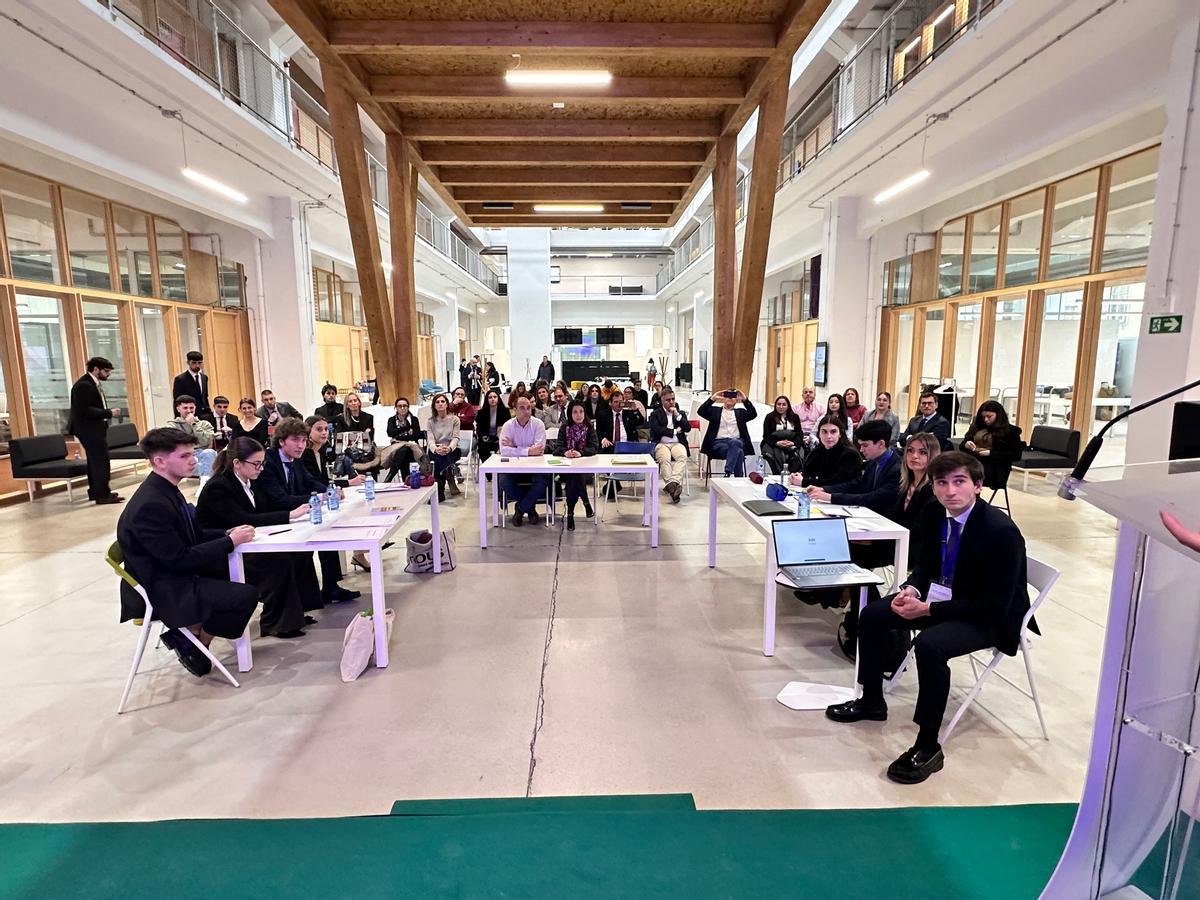 Torneo de debate organizado por ERLAC en la Cidade das Tic el pasado febrero