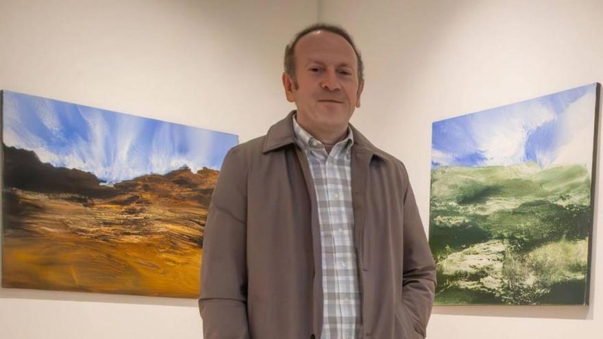 El artista maliayés Guillermo Simón expone en Santiago de Compostela sus &quot;Barridos de memoria&quot;