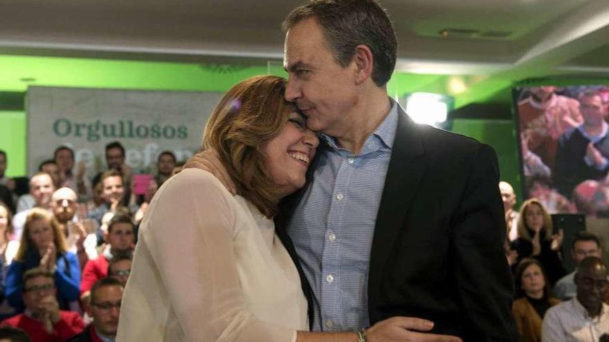 Susana Díaz y José Luis Rodríguez Zapatero se abrazan en el acto público de ayer en Jaén. // Efe