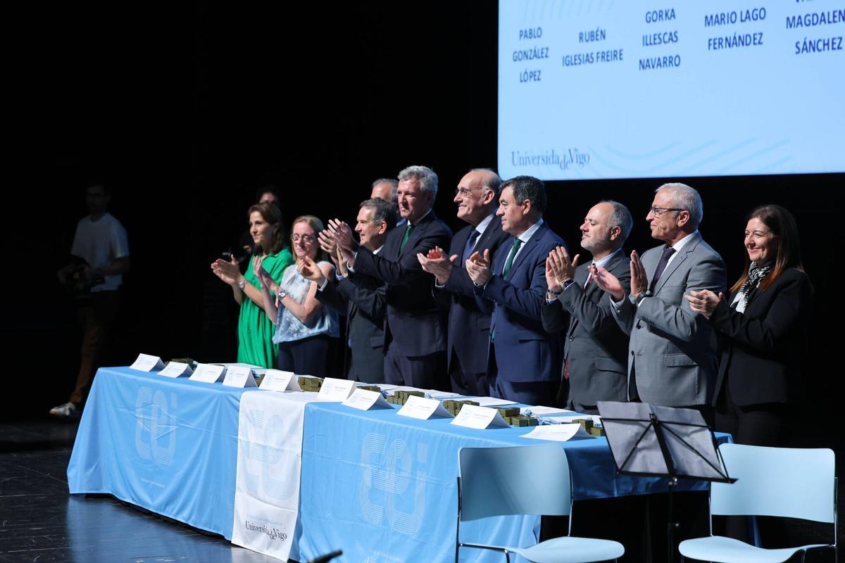 El Auditorio Mar de Vigo acogió la graduación de la Escuela de Ingeniería Industrial de la Universidade de Vigo. En el acto estuvieron presentes 282 alumnos y autoridades como Alfonso Rueda y Abel Caballero. El Auditorio Mar de Vigo acogió la graduación de la Escuela de Ingeniería Industrial de la Universidade de Vigo. En el acto estuvieron presentes 282 alumnos y autoridades como Alfonso Rueda y Abel Caballero.