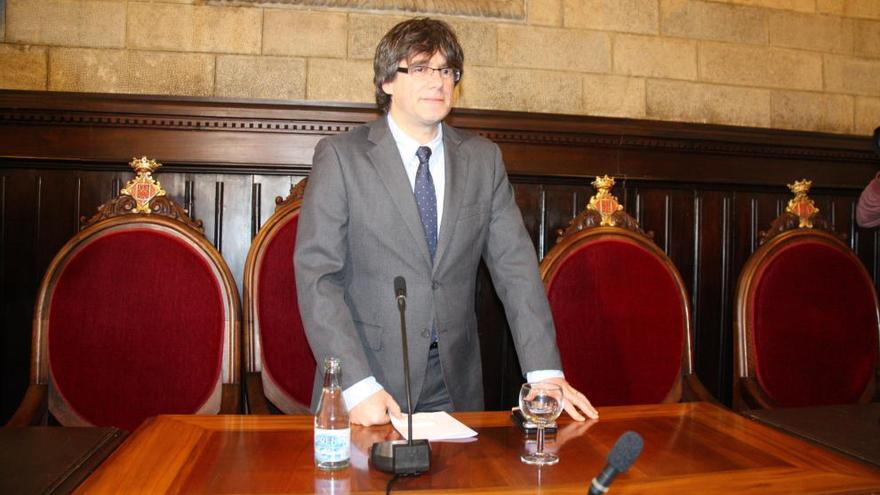 Carles Puigdemont a la sala de plens de l&#039;Ajuntament